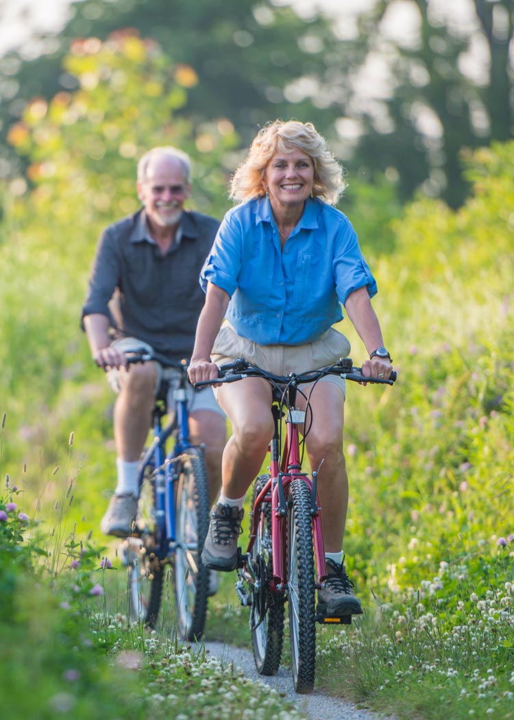couple-biking